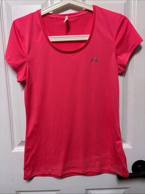 Under Armour Women's Hot Pink Scoop-Neck Performance Tee size small